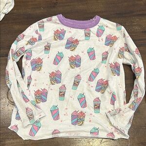 Chaser slid his long sleeve tshirt